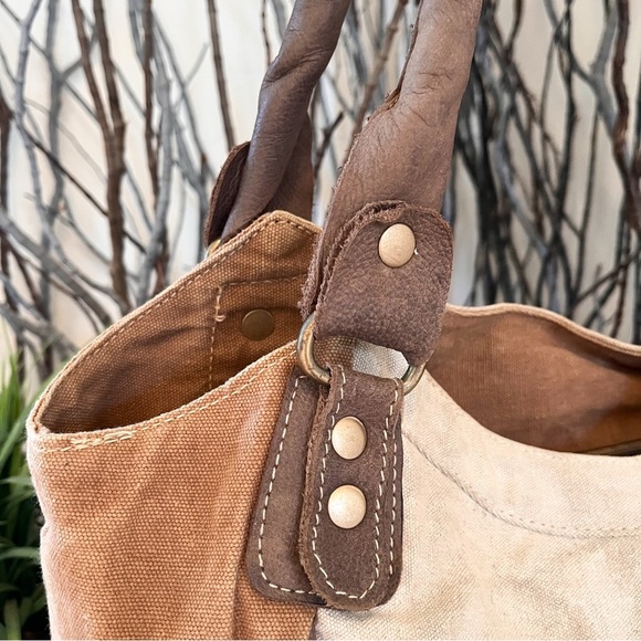 Clea Ray The Seafood Heaven Canvas Tote. - Picture 5 of 14